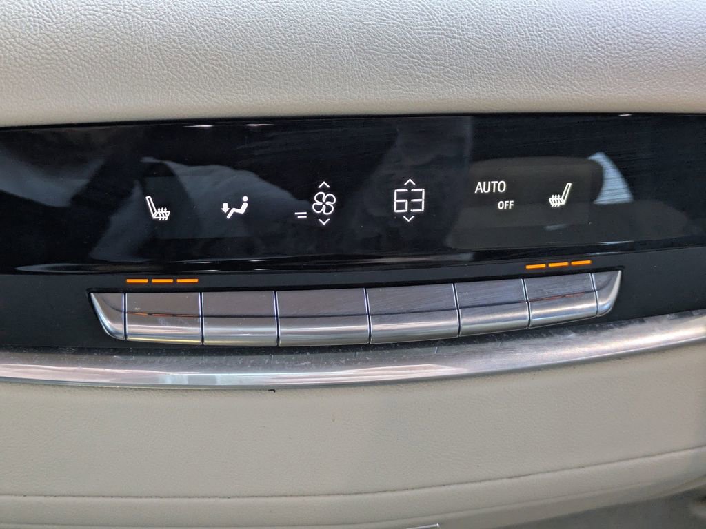 Certified 2022 Cadillac Escalade Premium Luxury image 18