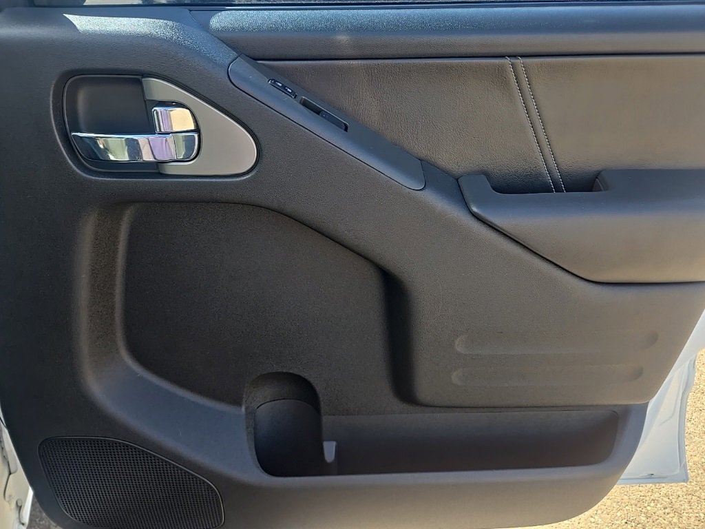 Used 2015 Nissan Frontier PRO-4X w/ Pro-4x Luxury Package image 28