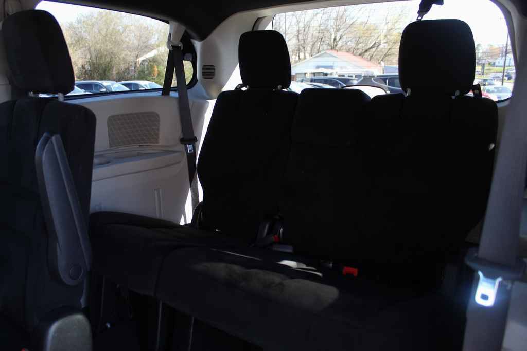 Used 2015 Dodge Grand Caravan SE image 22