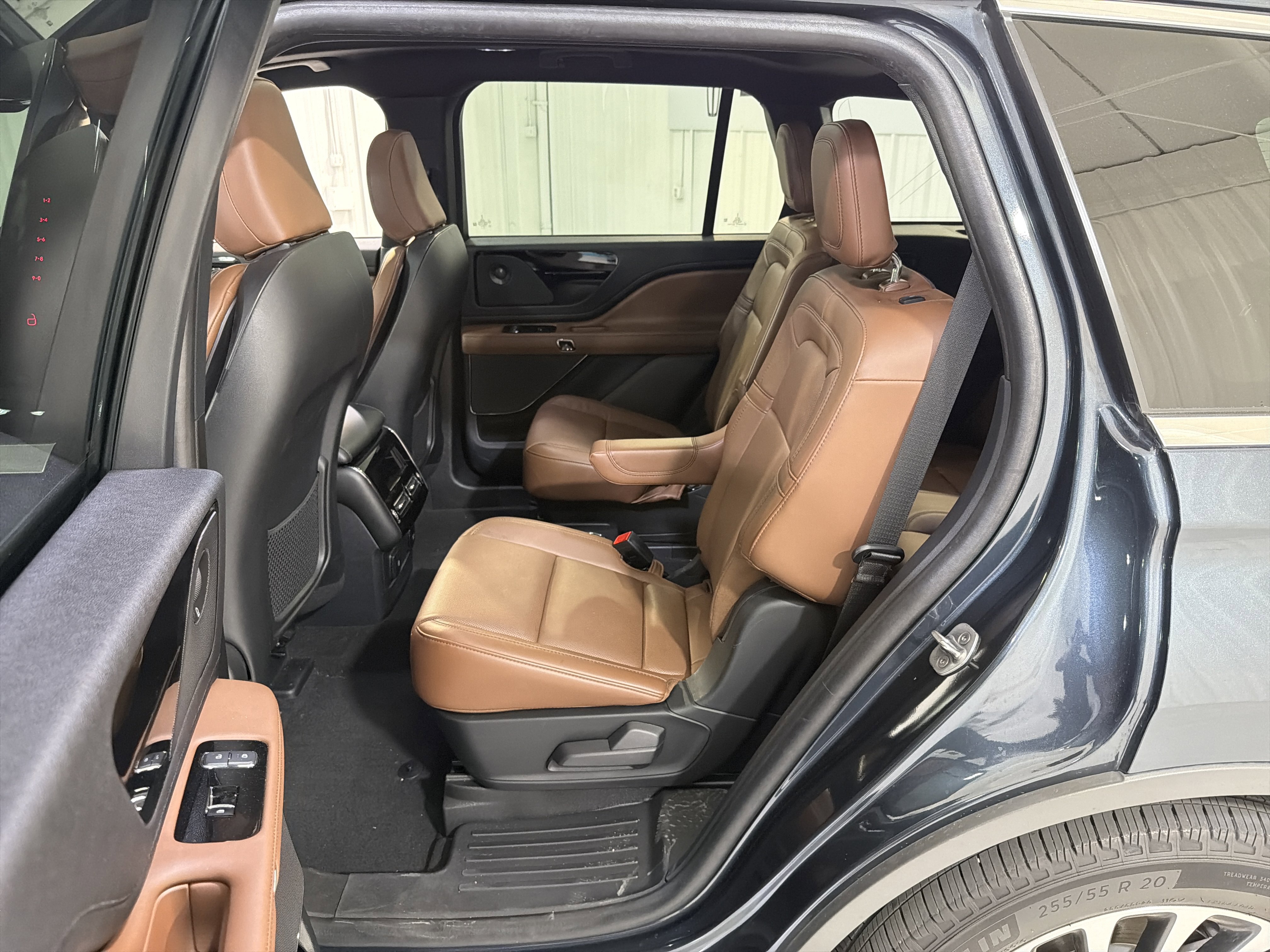 Used 2023 Lincoln Aviator Reserve w/ Equipment Group 201A image 12