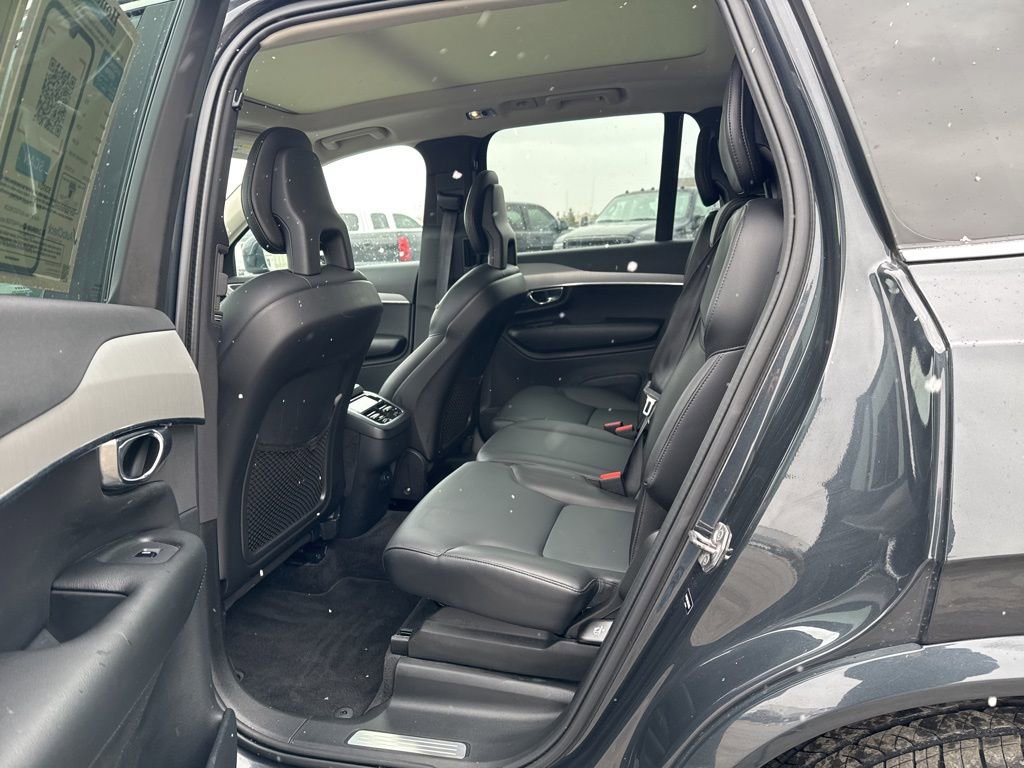 Used 2022 Volvo XC90 T5 Momentum w/ Climate Package image 37