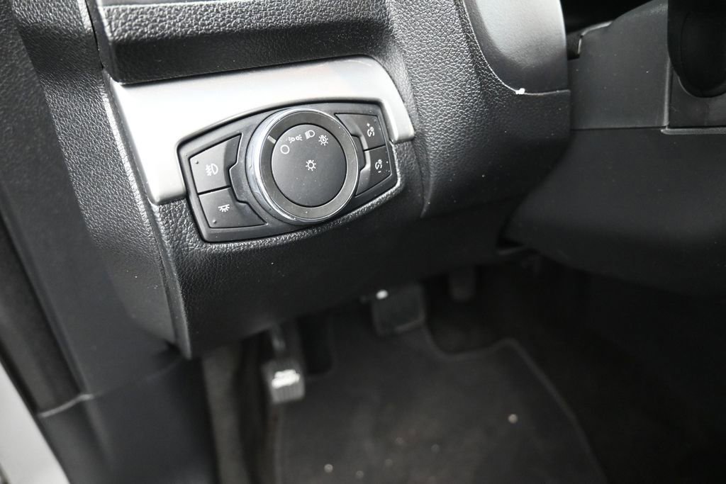 Used 2017 Ford Explorer XLT FWD image 13