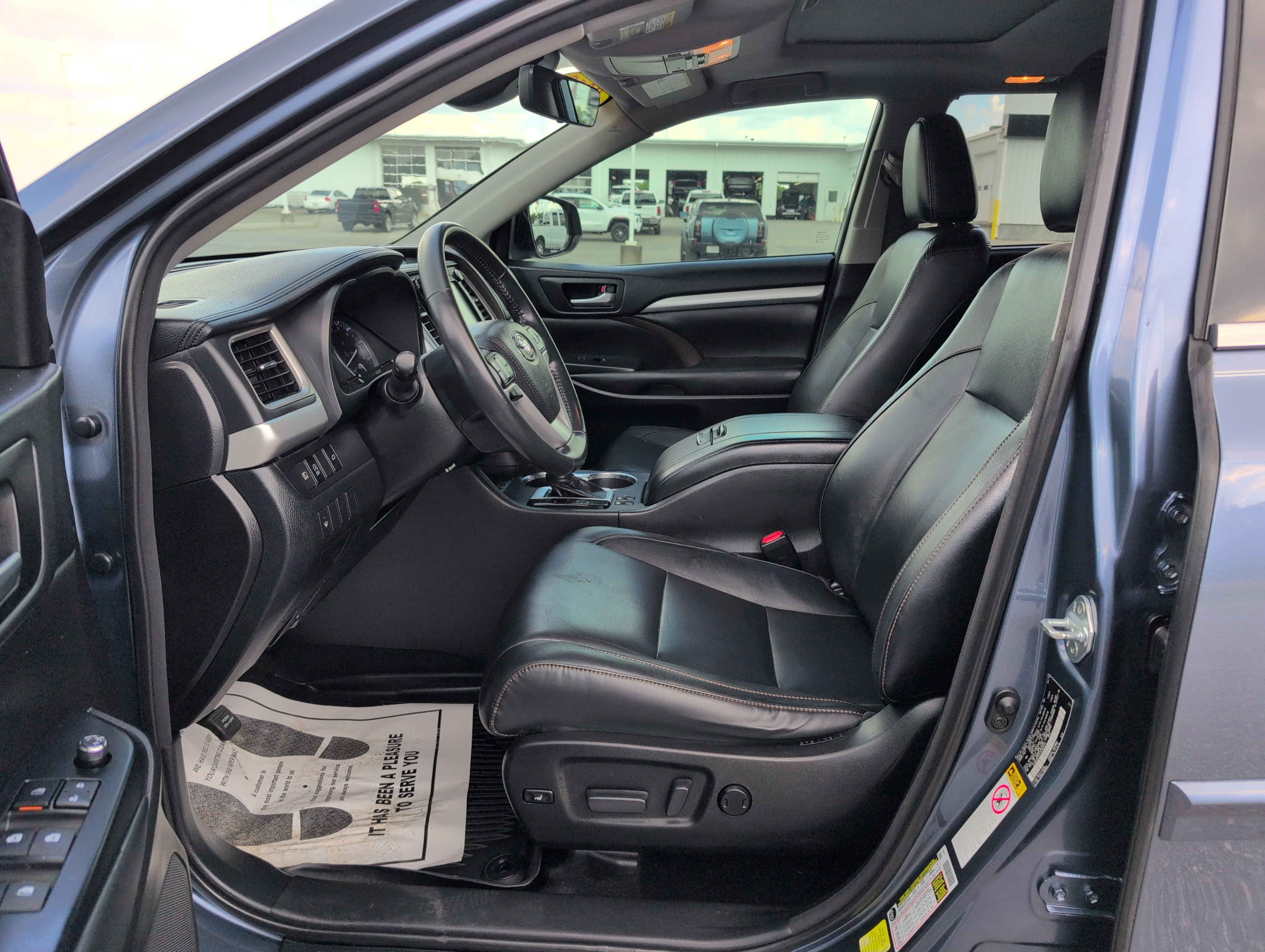 Used 2018 Toyota Highlander XLE image 14