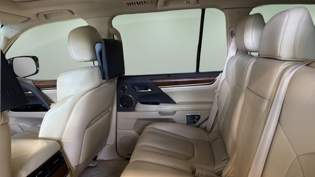 Used 2018 Lexus LX 570 4WD w/ Luxury Package image 16