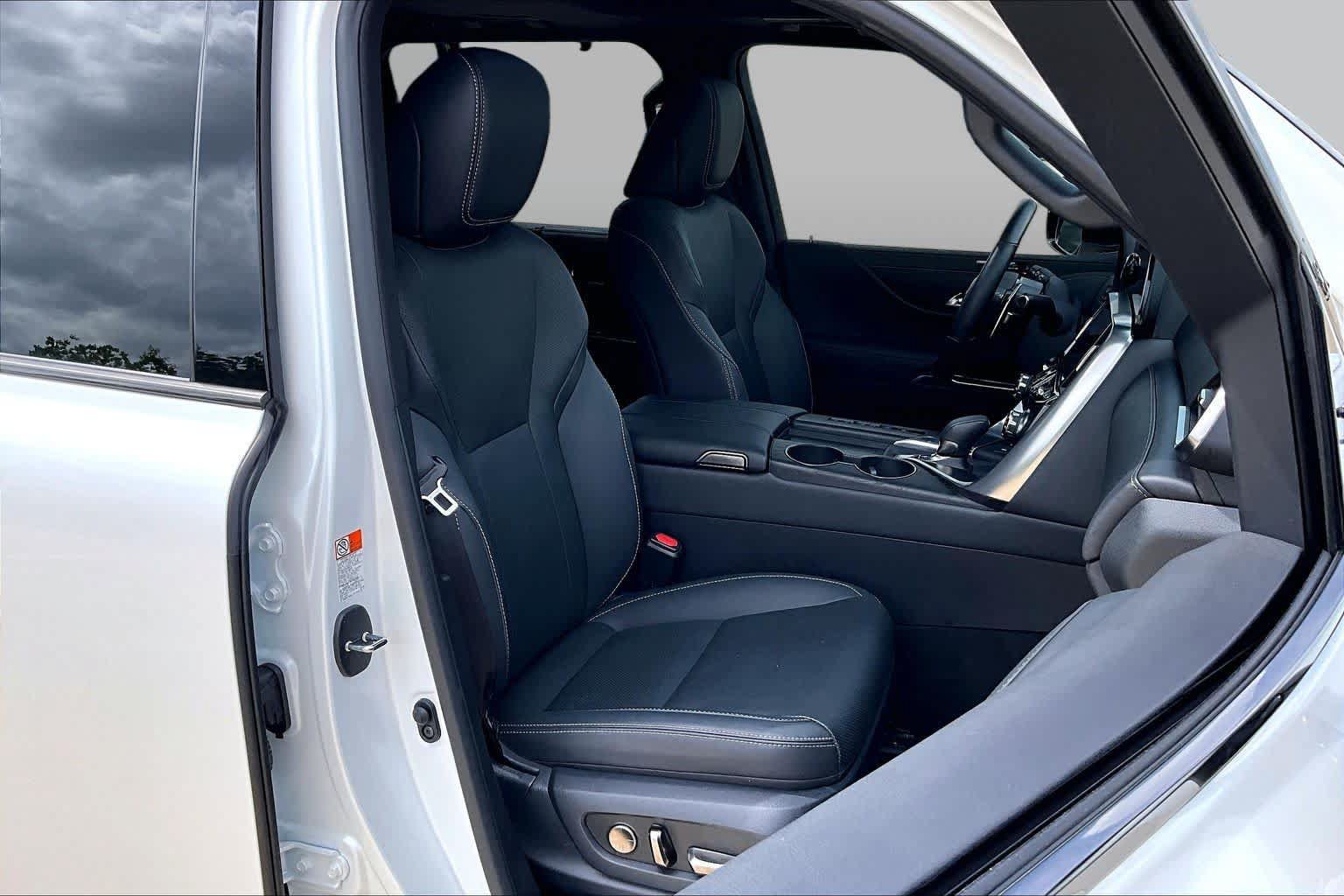 Certified 2025 Lexus LX 700h Luxury w/ Appearance Package AWD/4WD image 9