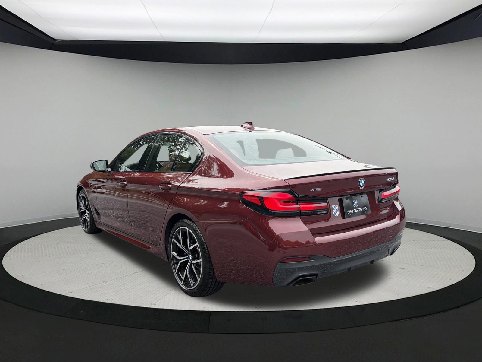 Certified 2023 BMW 530i xDrive w/ M Sport Package AWD/4WD image 5