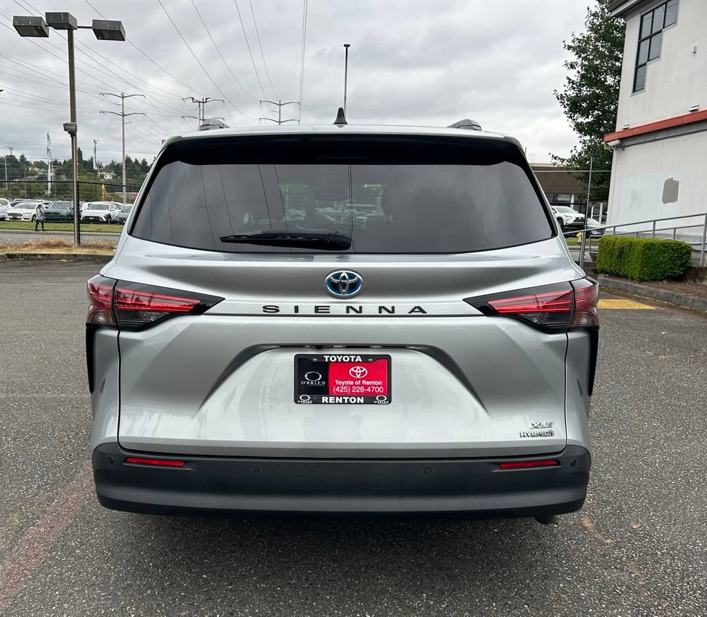 Certified 2022 Toyota Sienna XLE w/ XLE Plus Package FWD image 6