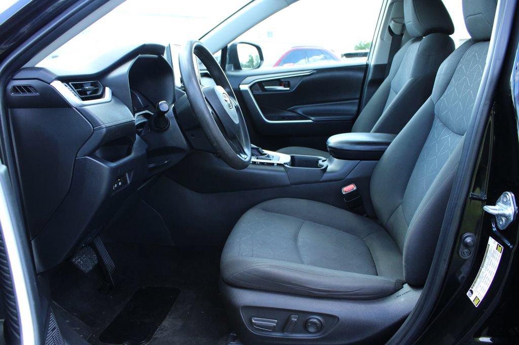 Used 2023 Toyota RAV4 XLE AWD/4WD image 26