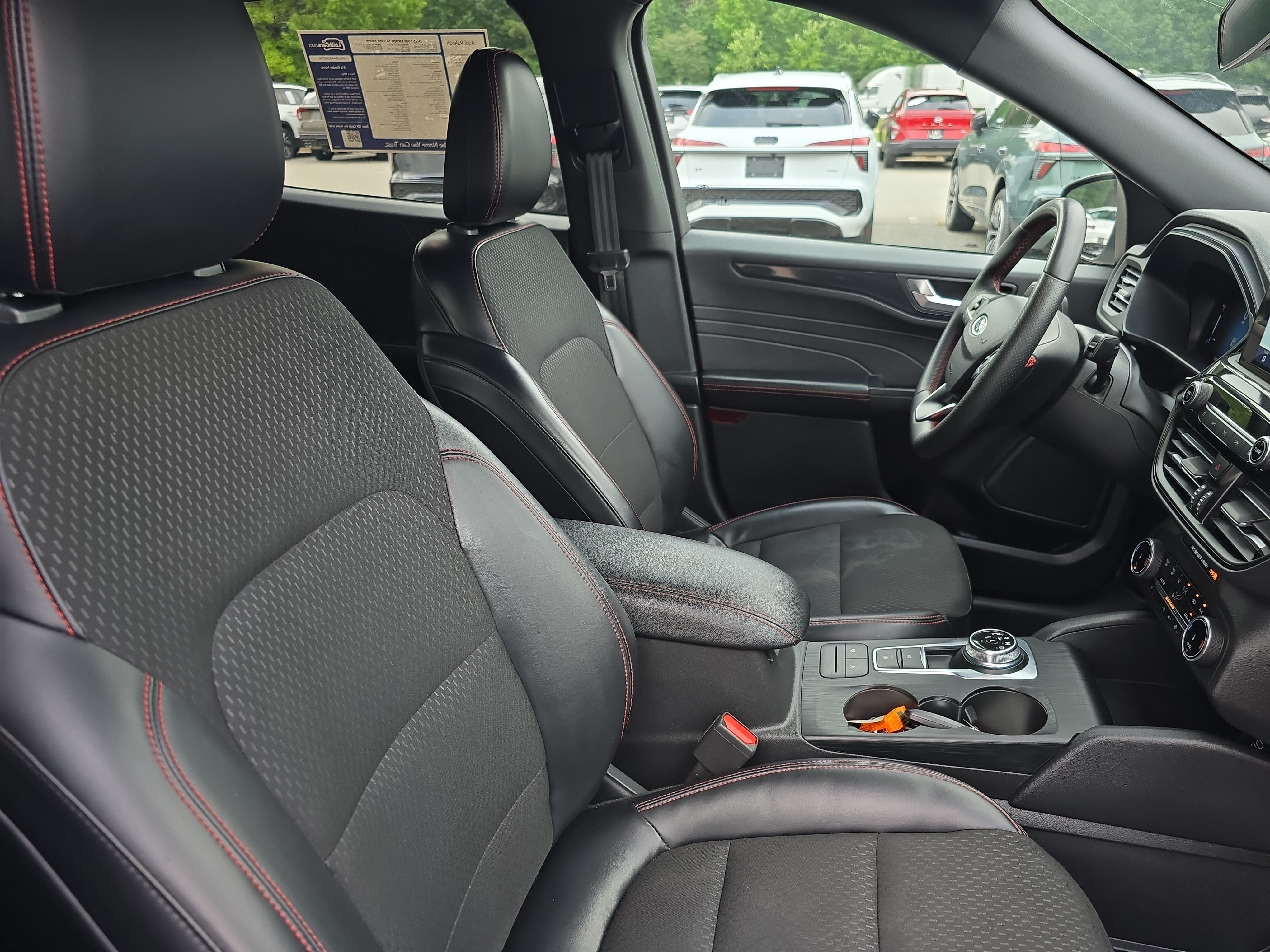 Used 2025 Ford Escape ST-Line Select AWD/4WD image 10
