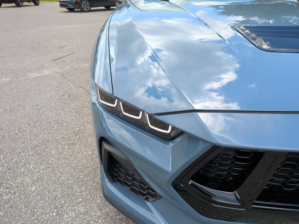 Used 2025 Ford Mustang GT Premium RWD image 9