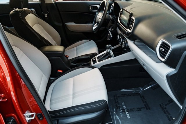 Certified 2021 Hyundai Venue SEL image 27