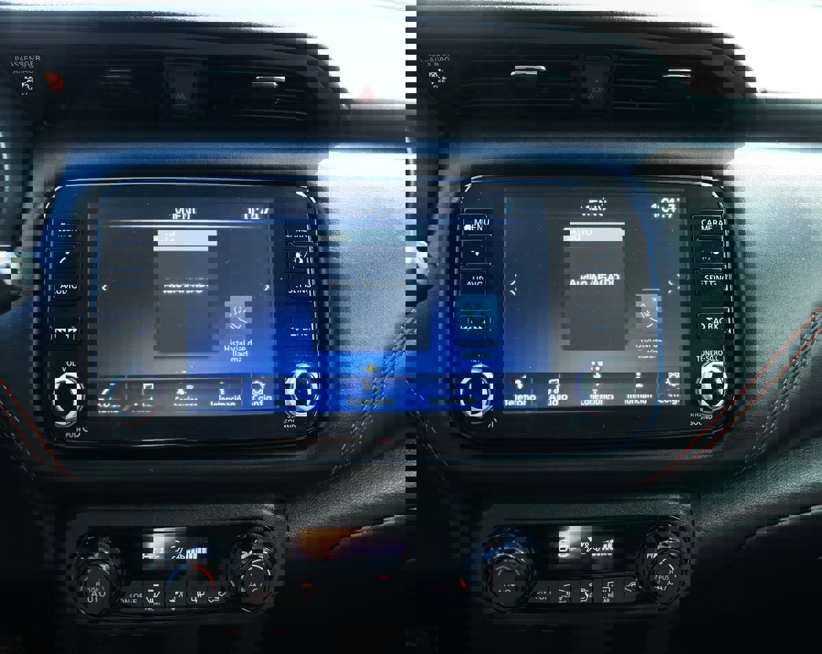 Used 2023 Nissan Kicks SR image 45