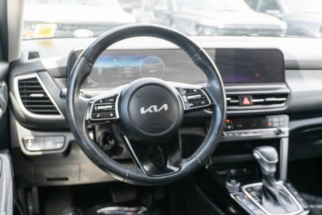 Used 2024 Kia Seltos EX AWD/4WD image 14