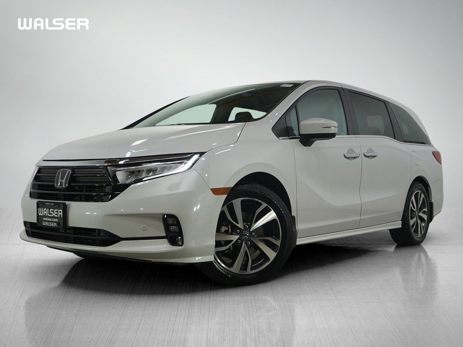 Used 2023 Honda Odyssey Touring image 1