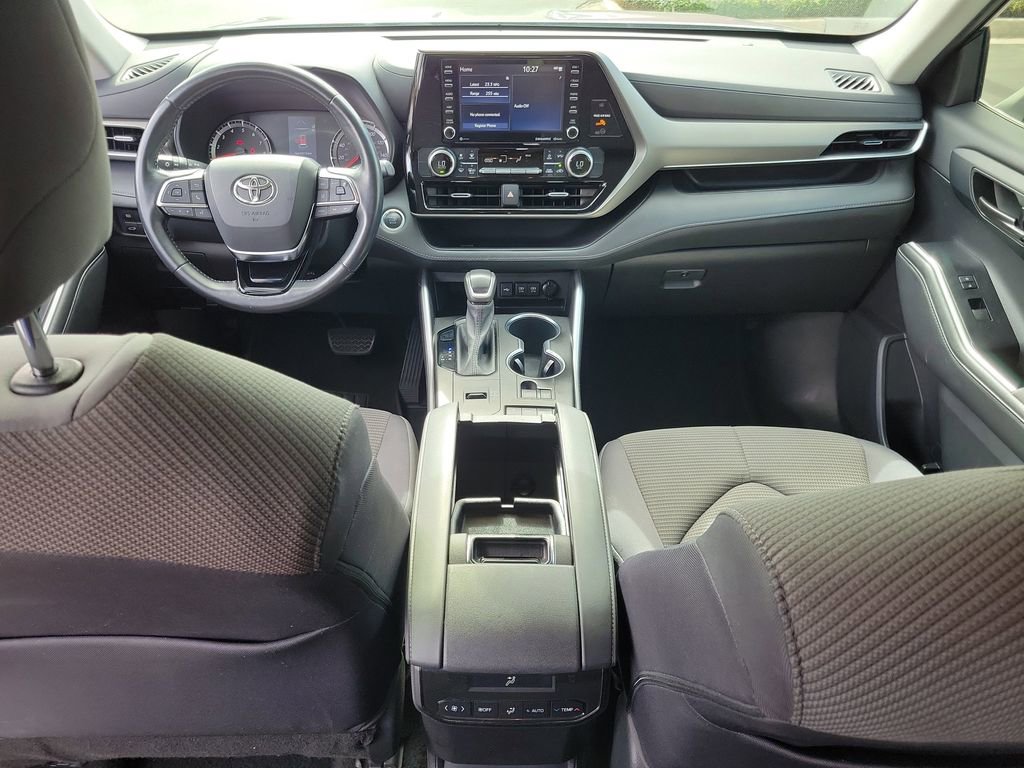 Used 2021 Toyota Highlander LE image 19