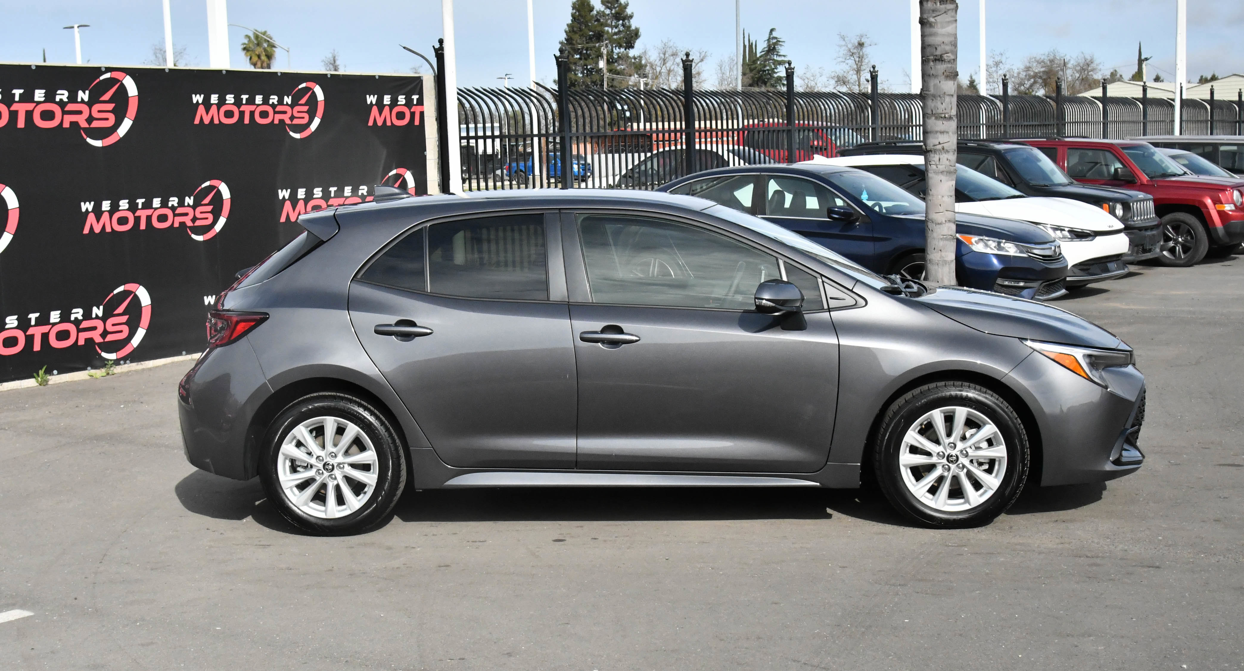 Used 2024 Toyota Corolla SE w/ SE Package image 9
