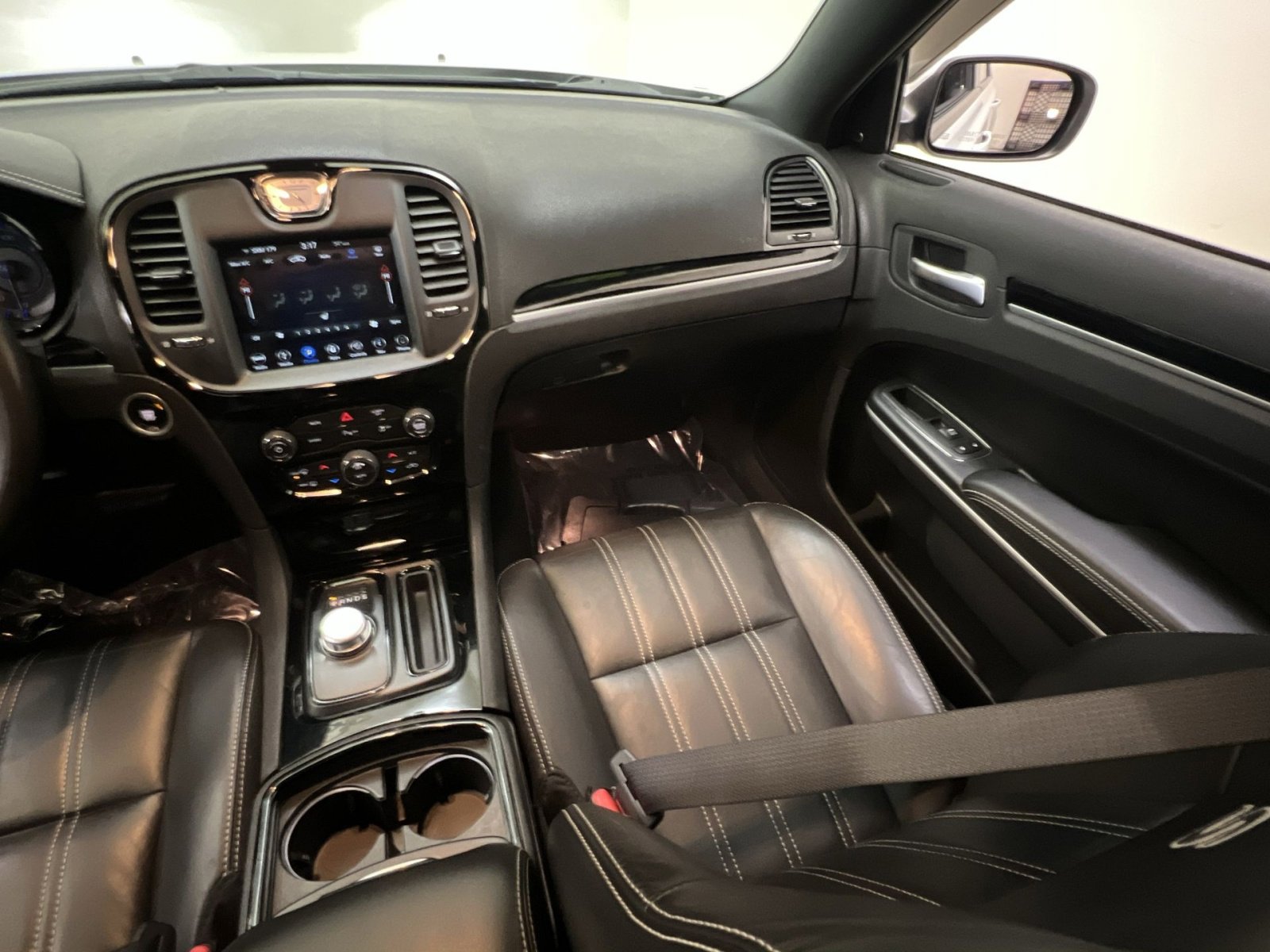 Used 2019 Chrysler 300 S w/ 300S Premium Group image 31