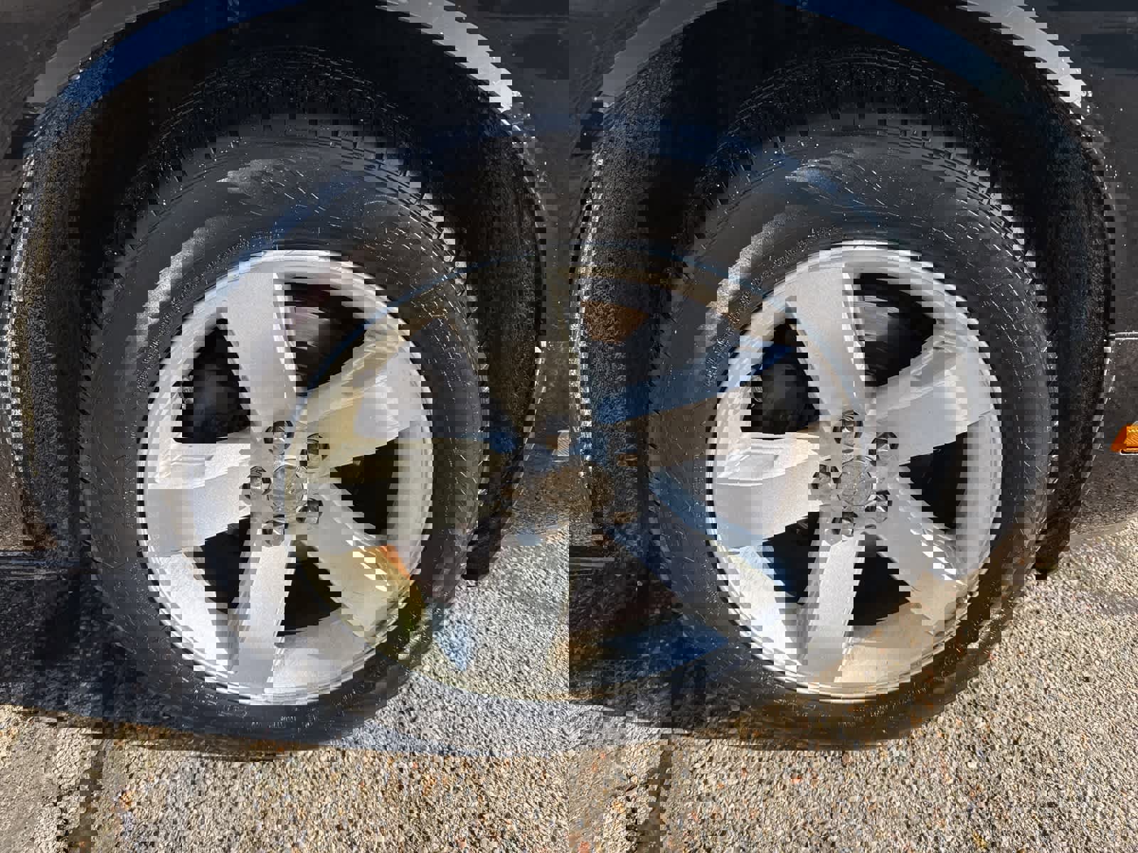 Used 2014 Dodge Challenger SXT image 5