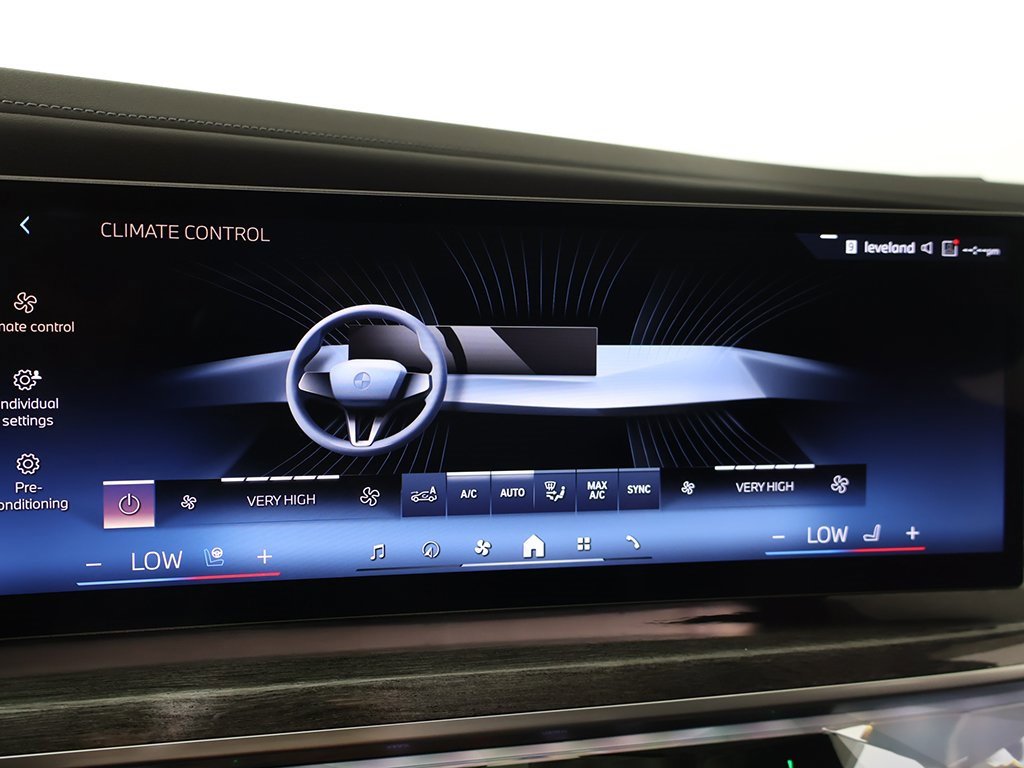 Used 2023 BMW 760i xDrive w/ Parking Assistance Package image 55