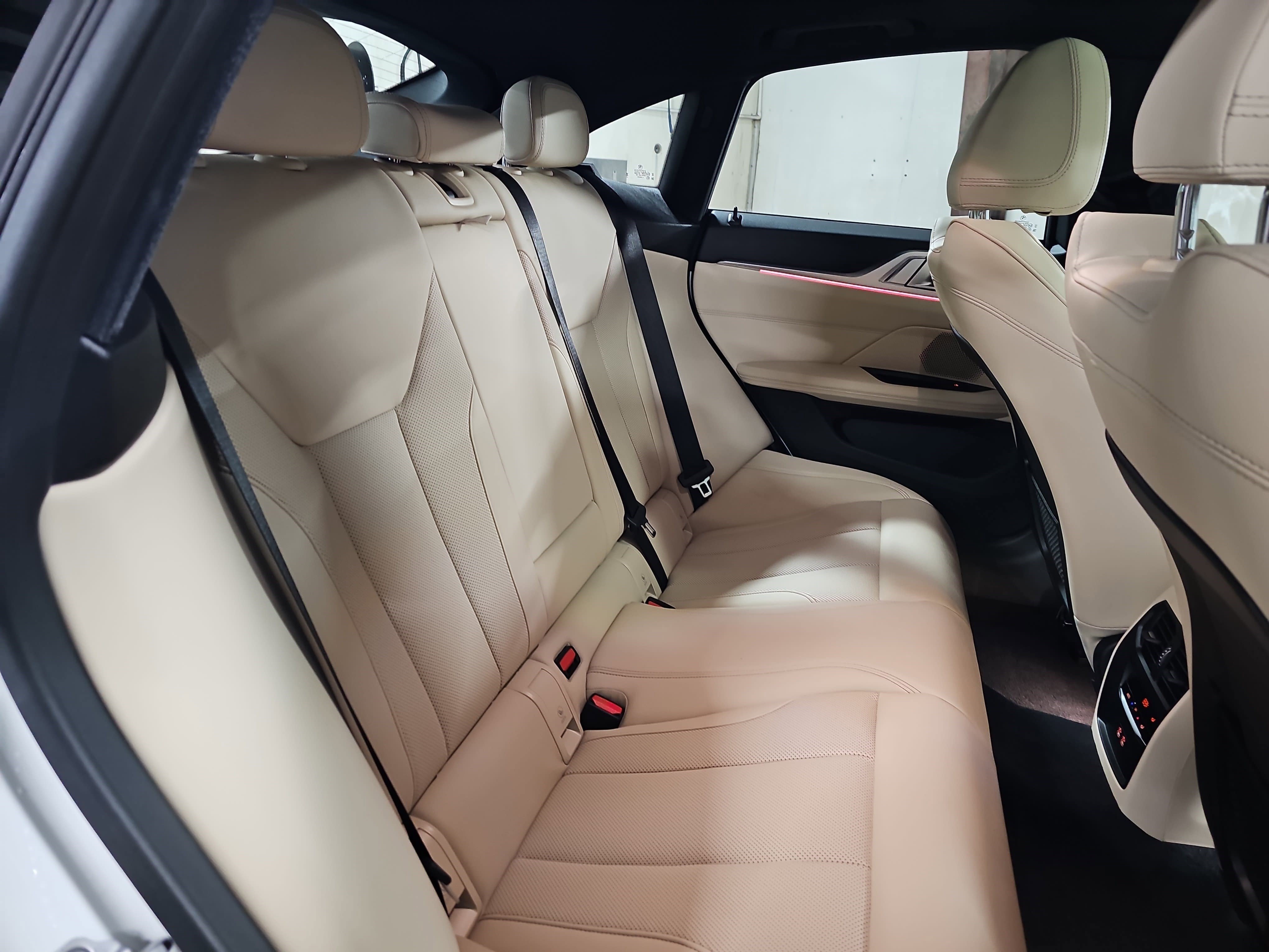 Used 2023 BMW i4 eDrive35 w/ Premium Package image 12