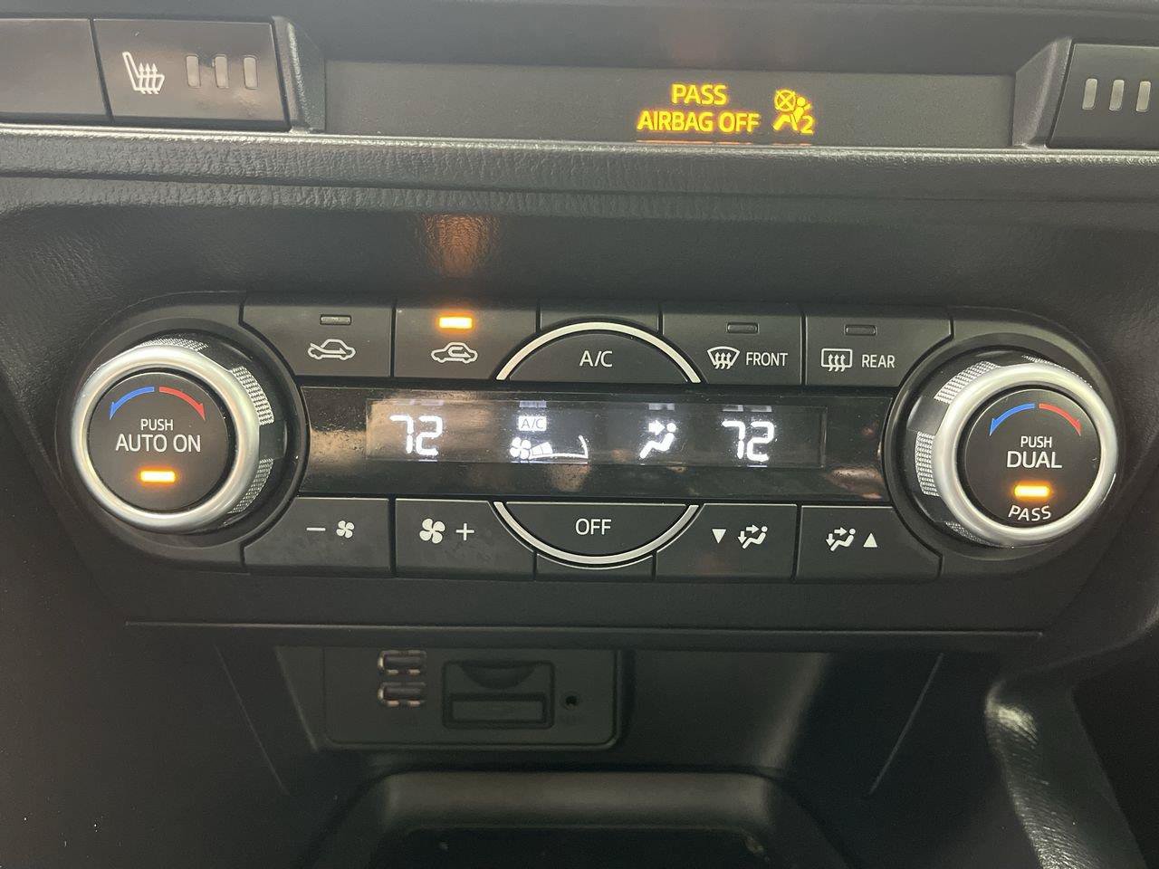 Used 2018 MAZDA MAZDA3 Touring FWD image 18
