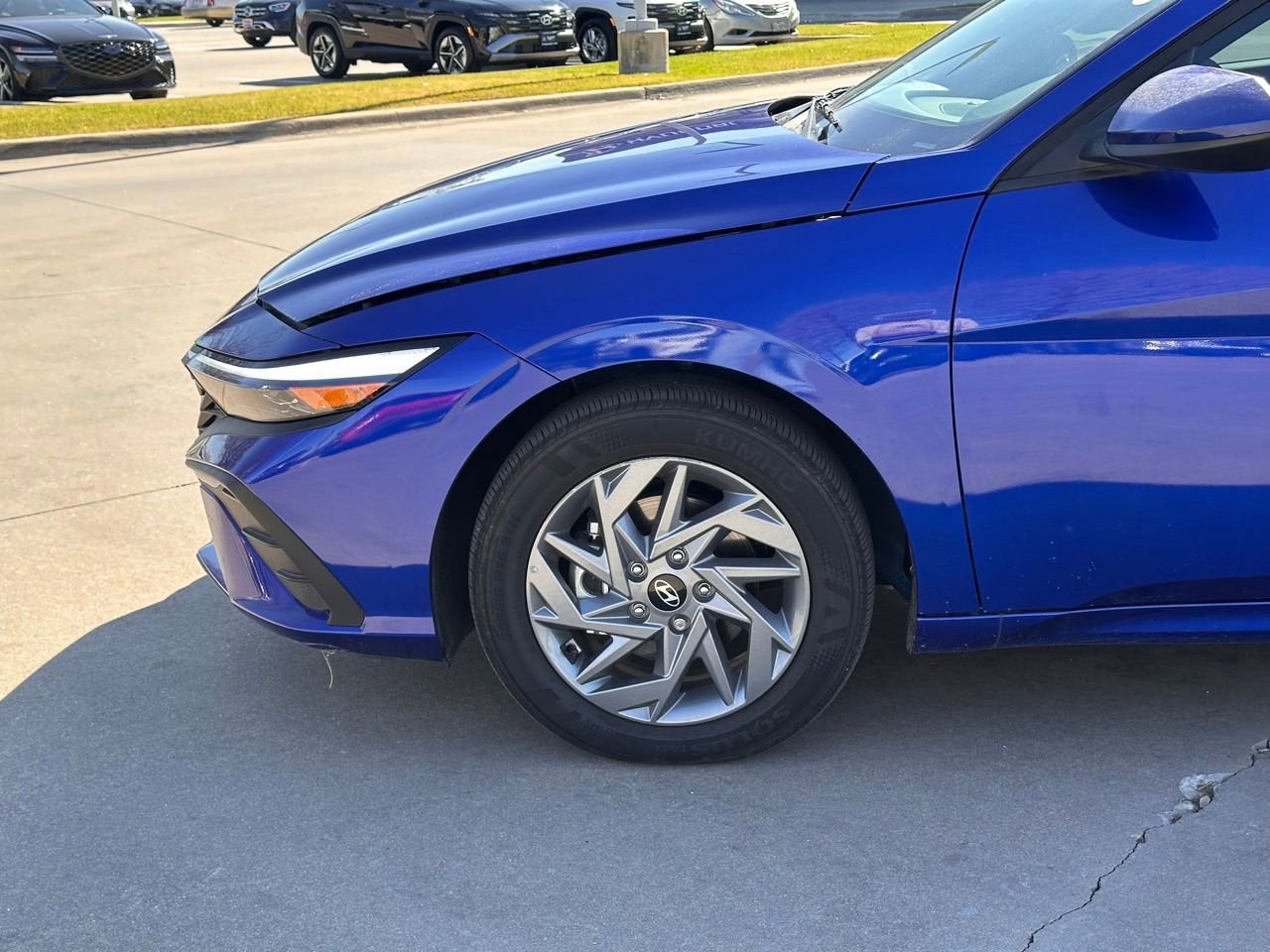 Used 2025 Hyundai Elantra Blue image 6