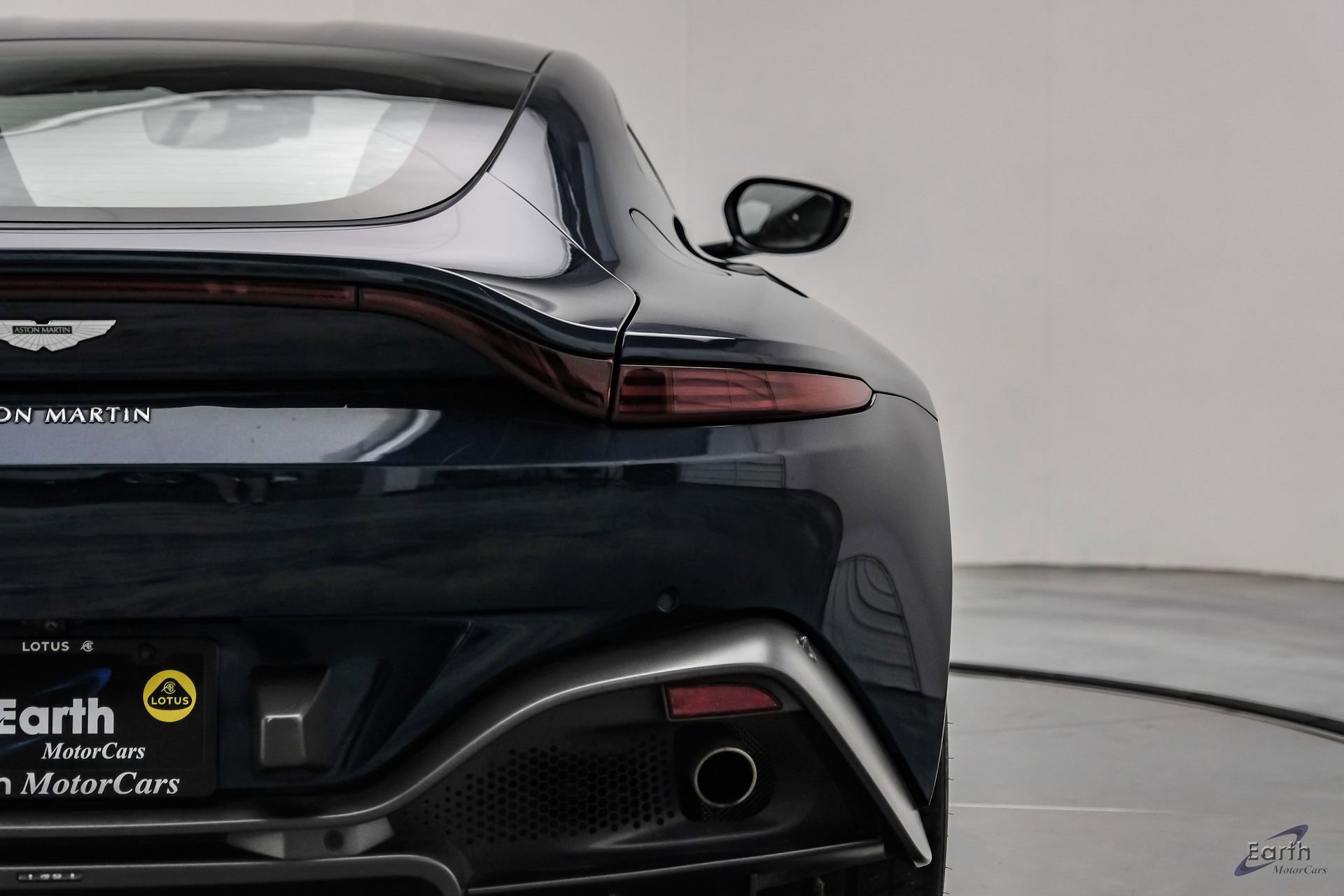 Used 2020 Aston Martin V8 Vantage Coupe RWD image 14