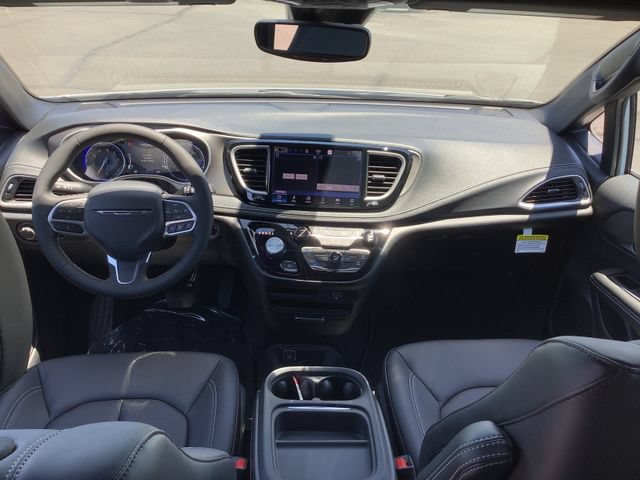 New 2027 Chrysler Pacifica Select FWD image 6