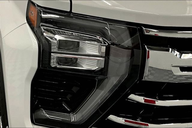 Used 2025 Chevrolet Silverado 2500 LTZ w/ LTZ Convenience Package AWD/4WD image 35