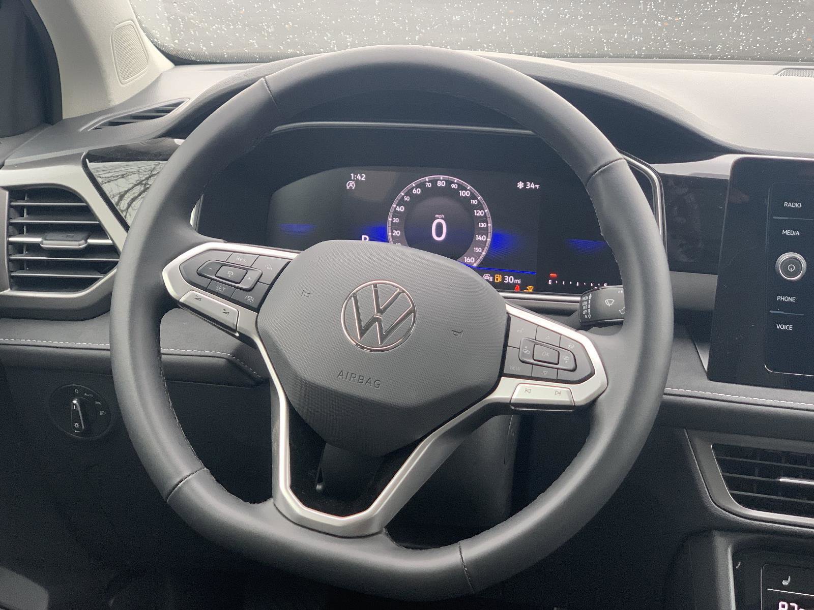 Used 2025 Volkswagen Taos SE w/ Taos Adventure Package (SXB) image 29