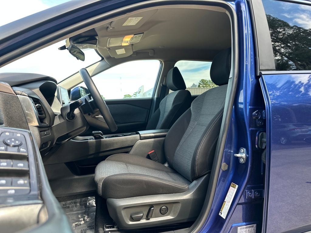 Used 2023 Nissan Rogue SV image 22