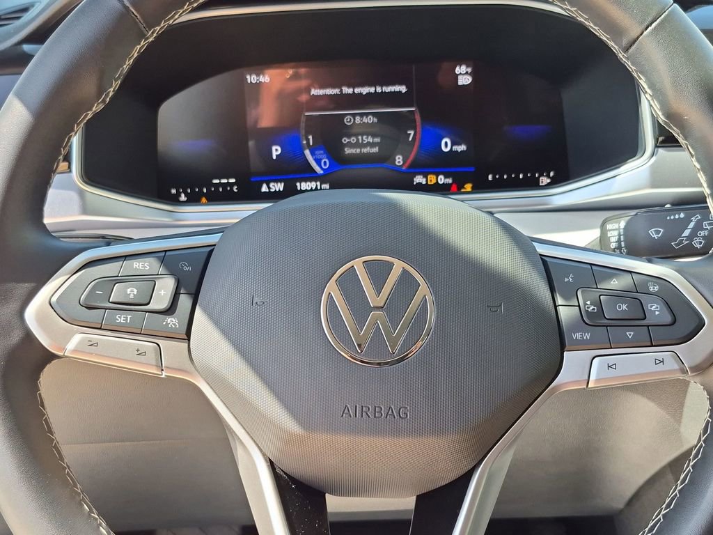 Used 2025 Volkswagen Taos SE FWD image 16
