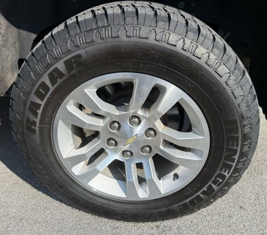 Used 2018 Chevrolet Suburban LT image 12