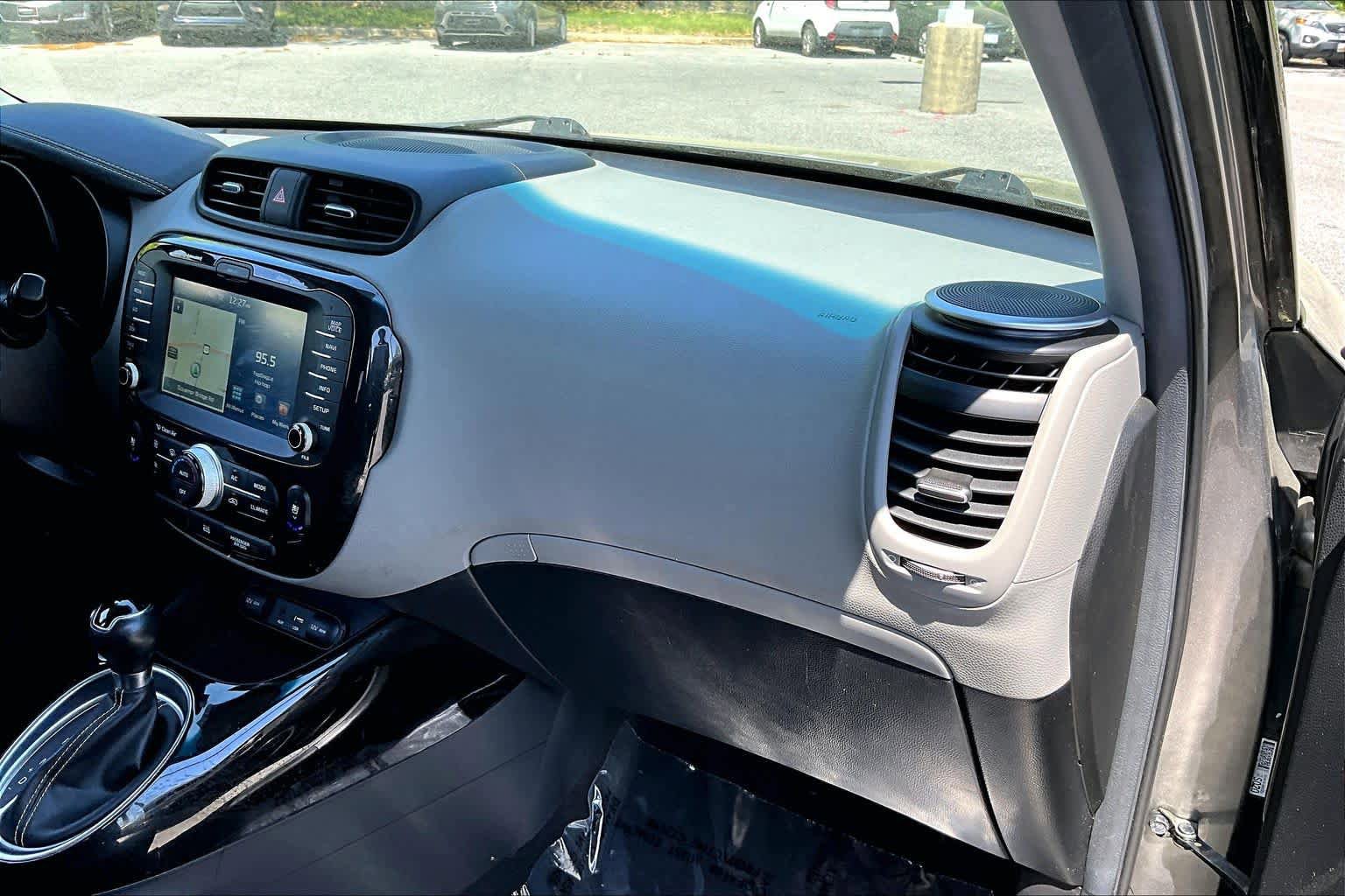 Used 2016 Kia Soul + w/ Primo Package FWD image 18
