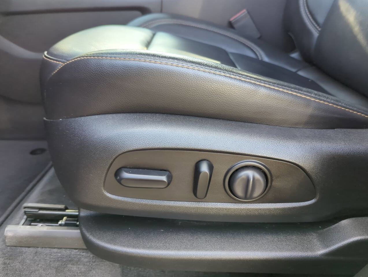 Used 2020 Chevrolet Traverse LT w/ LPO, Cargo Package image 12