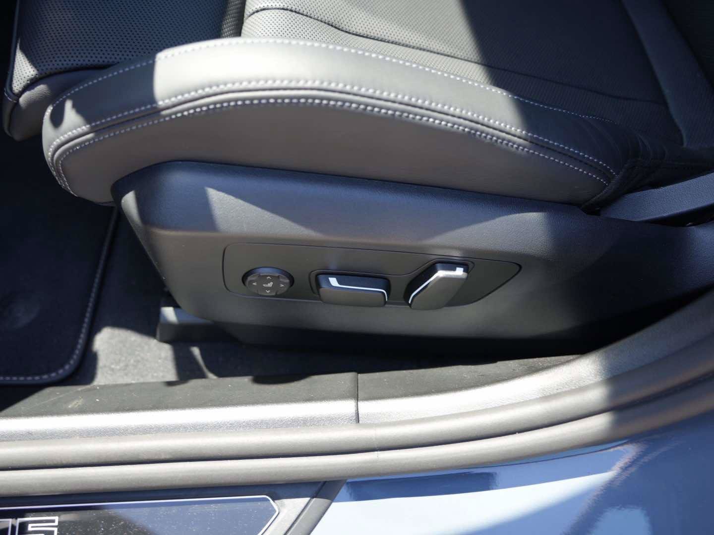 Used 2026 BMW M5 w/ Carbon Package AWD/4WD image 18