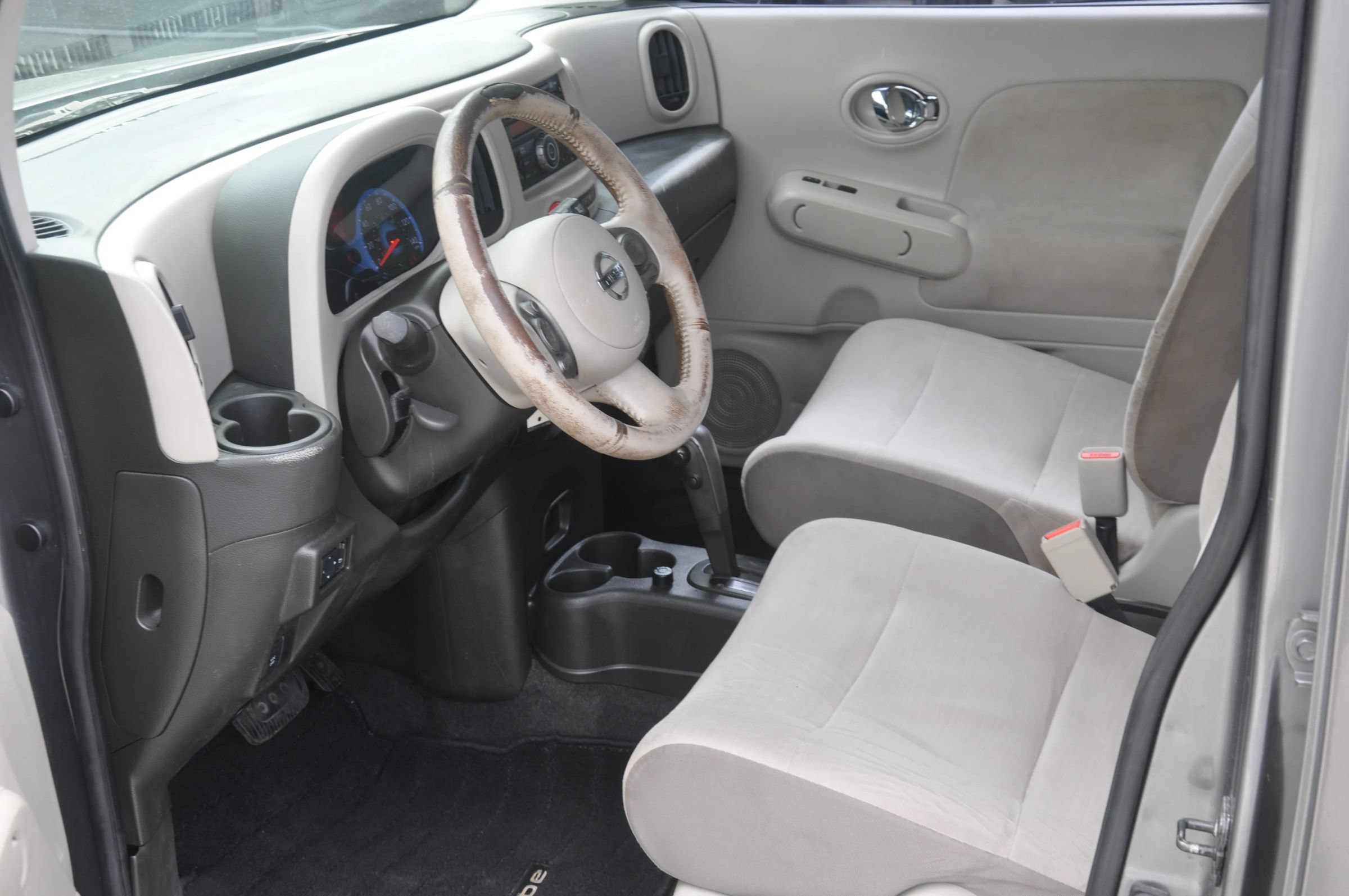 Used 2010 Nissan Cube 1.8 SL w/ Interior Designer Pkg FWD image 26