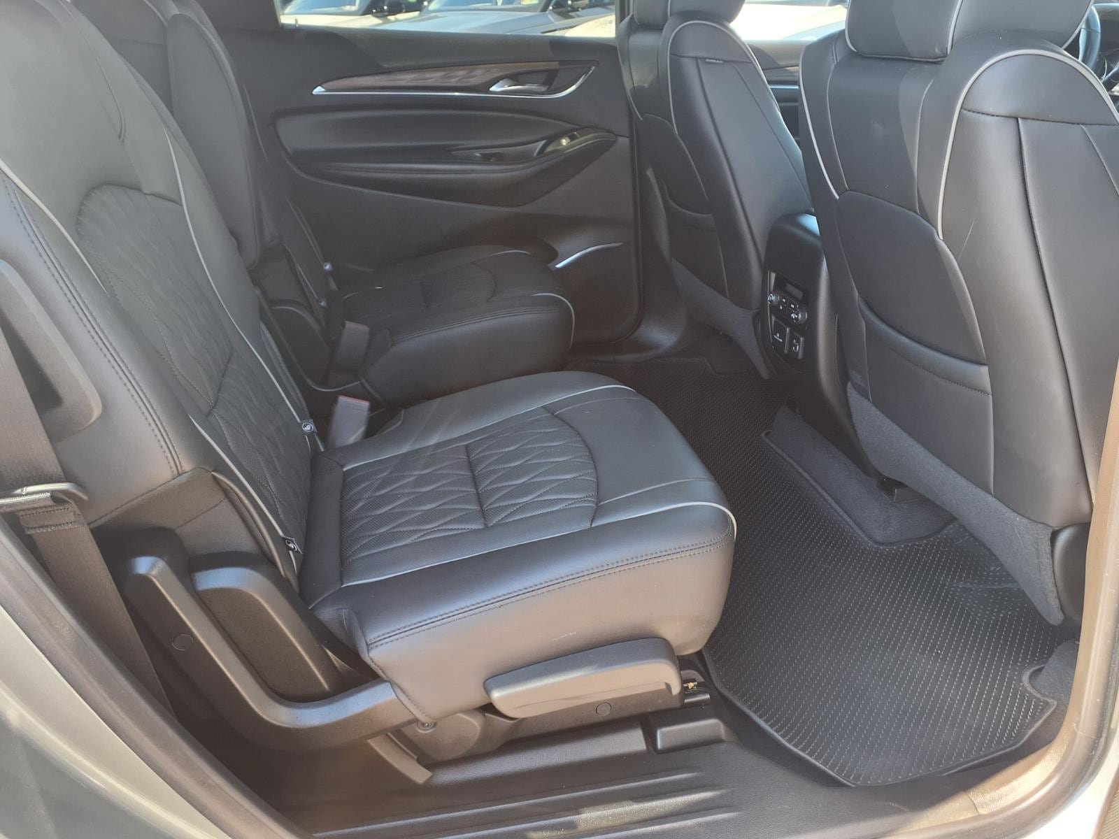Used 2023 Buick Enclave Avenir w/ Avenir Technology Package AWD/4WD image 13