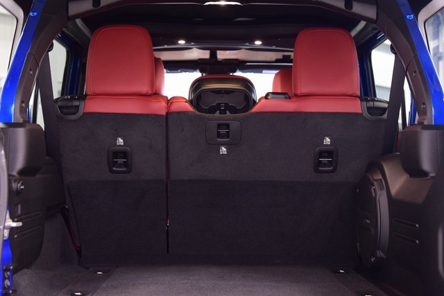 Used 2024 Jeep Wrangler Unlimited Rubicon 392 image 24