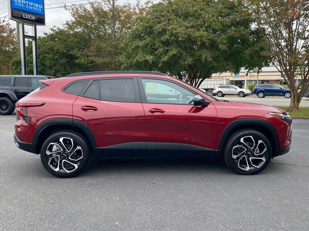 Used 2024 Chevrolet Trax RS w/ Driver Confidence Package image 2