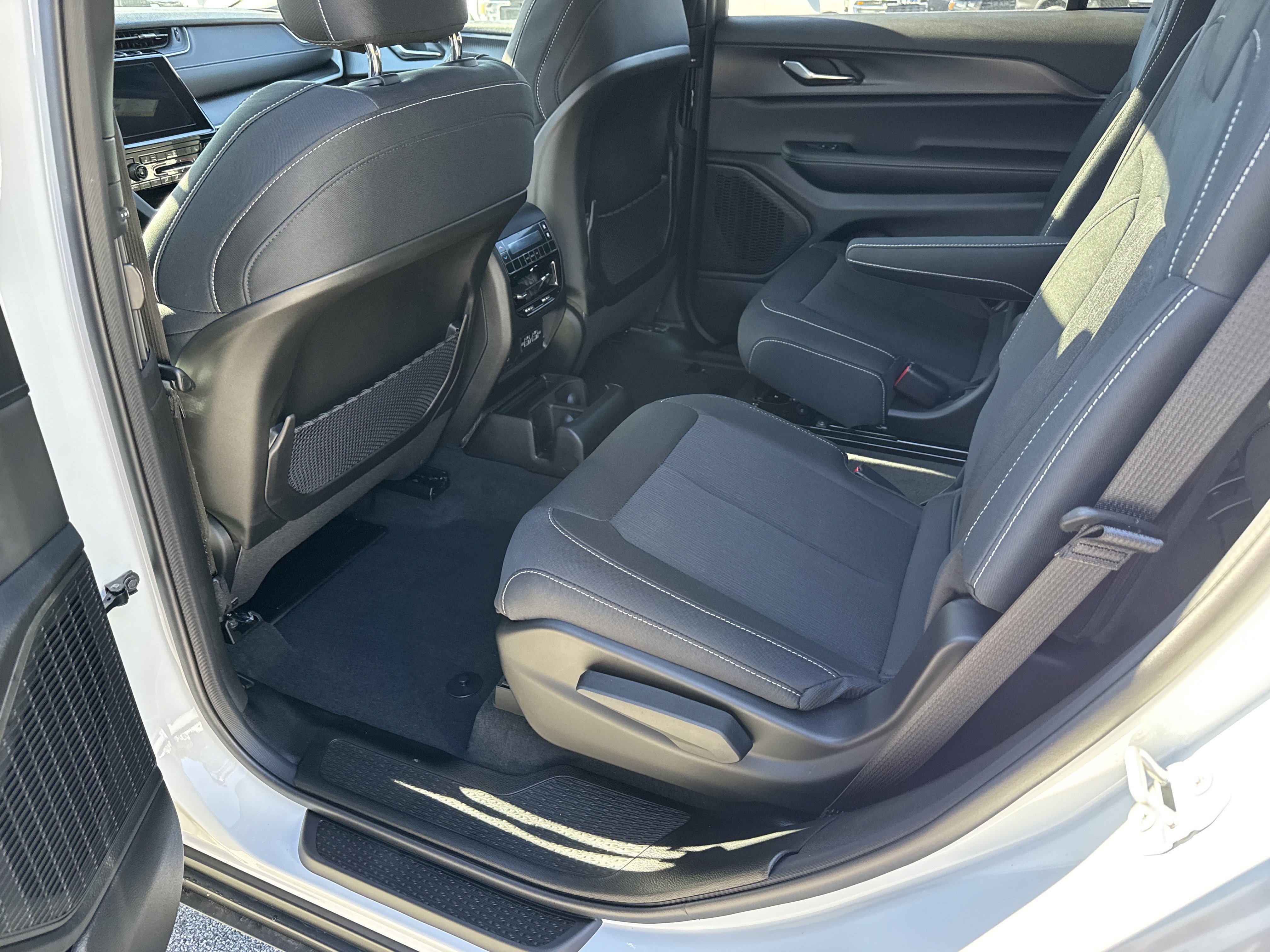 New 2025 Jeep Grand Cherokee L Laredo w/ Luxury Tech Group I image 26