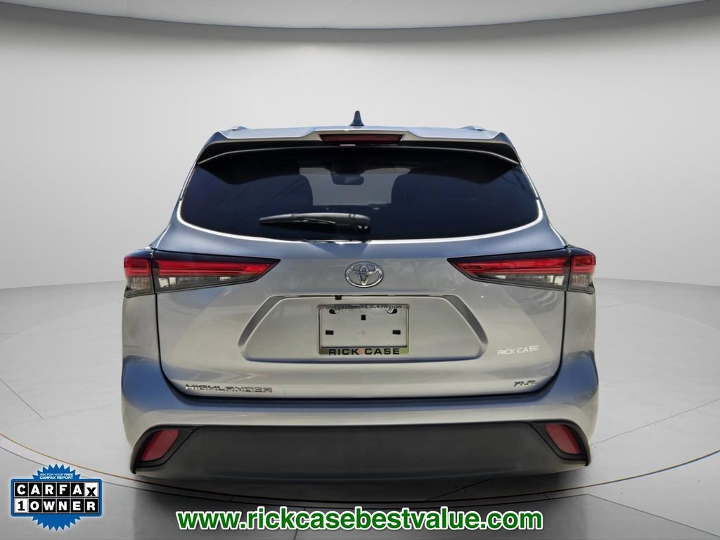 Used 2023 Toyota Highlander XLE FWD image 6