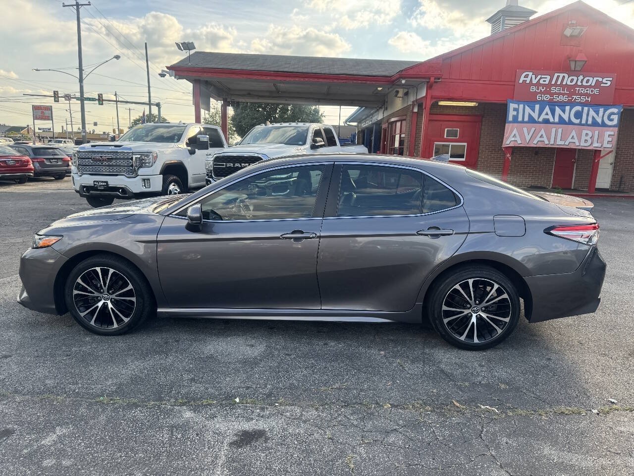 Used 2019 Toyota Camry SE FWD image 8