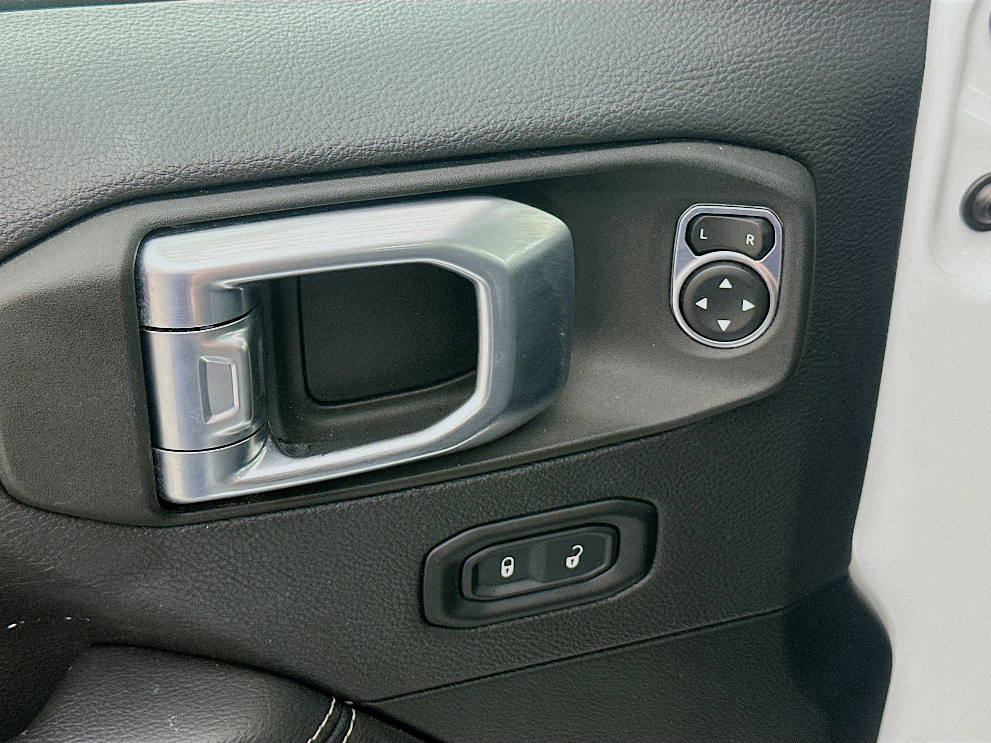 Used 2021 Jeep Wrangler Sahara image 15