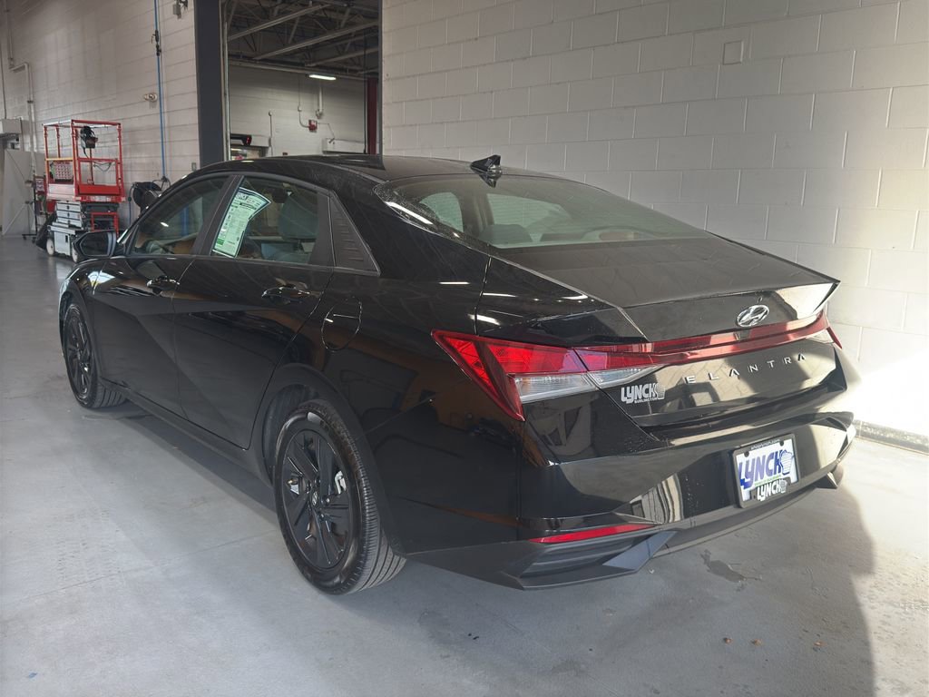 Used 2023 Hyundai Elantra SEL w/ Cargo Package image 38