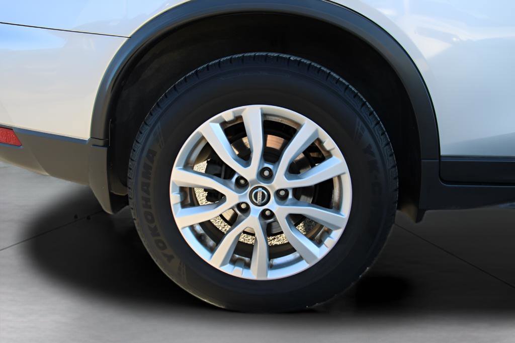 Used 2017 Nissan Rogue SV w/ SV Premium Package AWD/4WD image 7