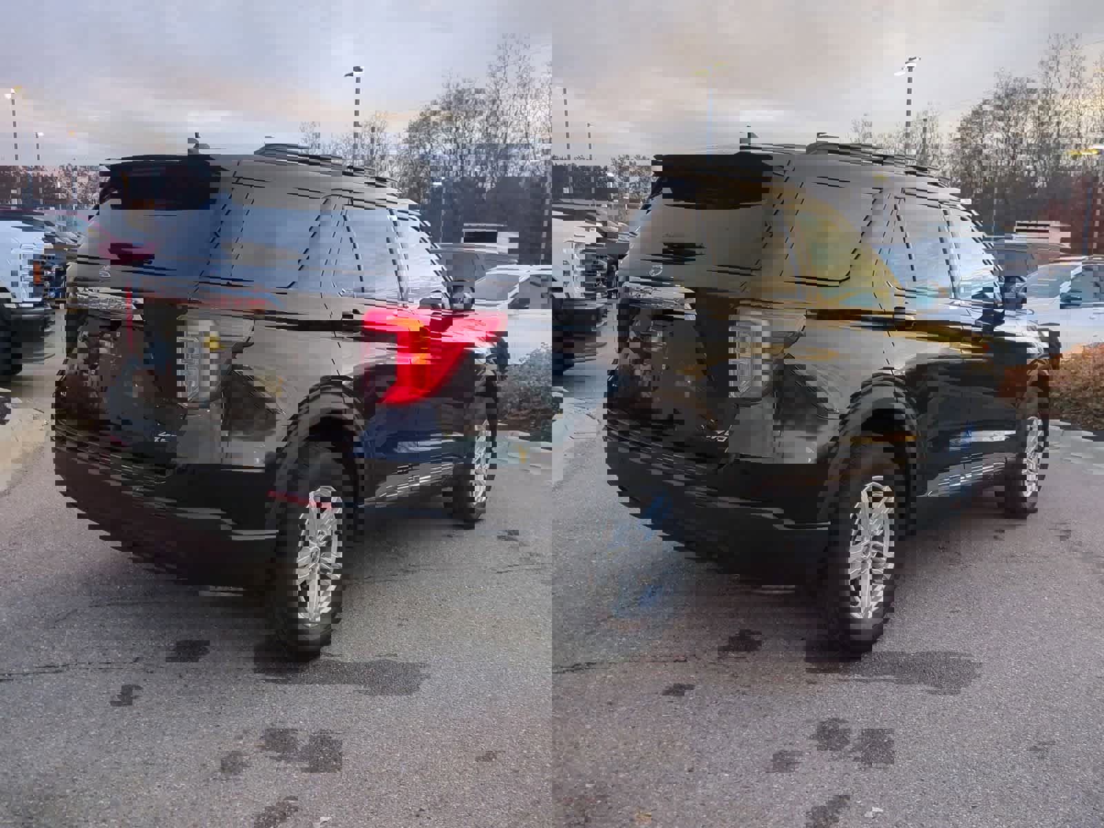 Used 2023 Ford Explorer XLT image 8