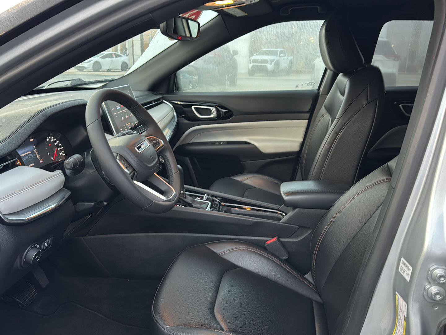 Used 2024 Jeep Compass Limited image 8