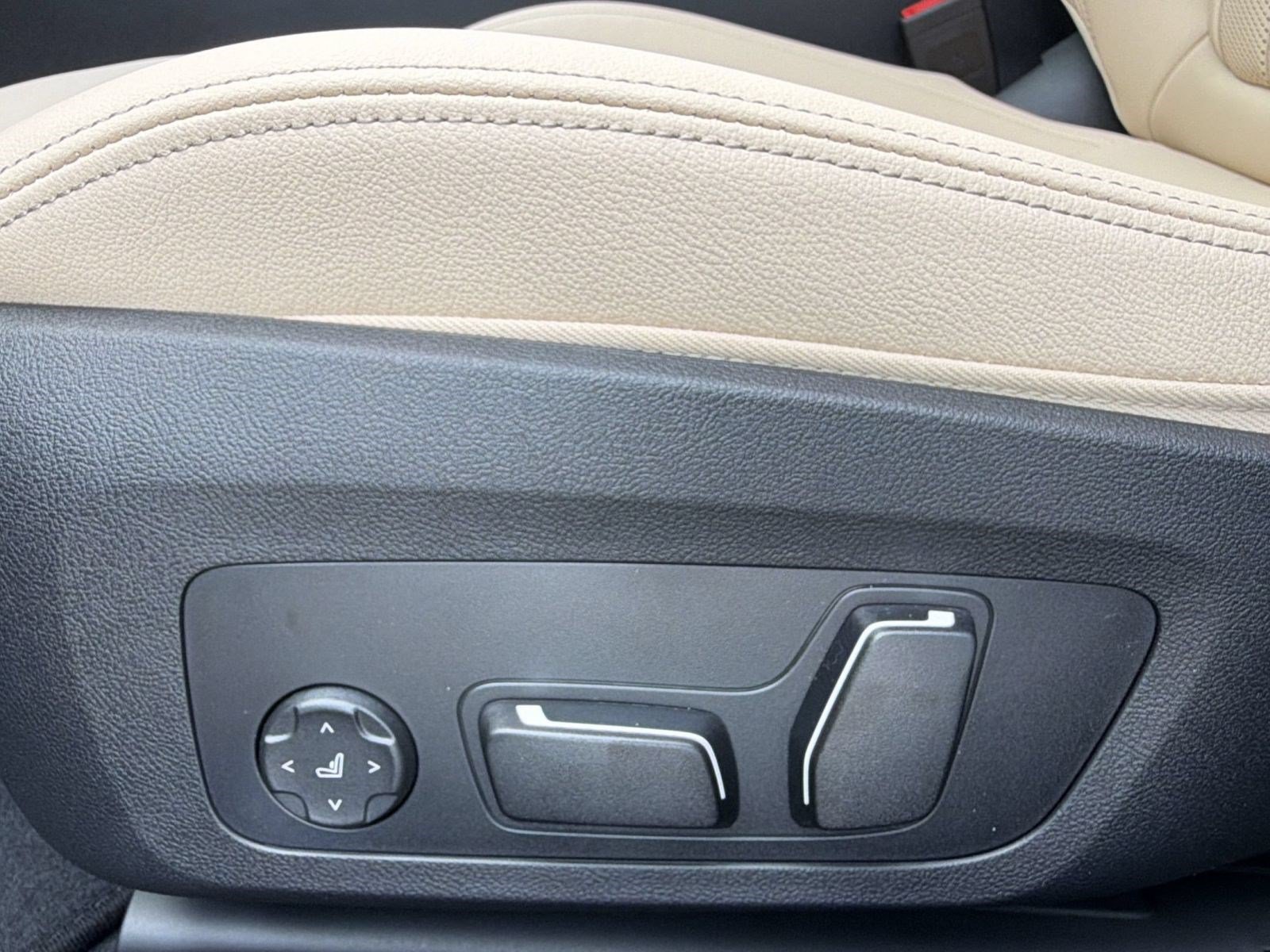 Used 2026 BMW 330i Sedan w/ Premium Package RWD image 14