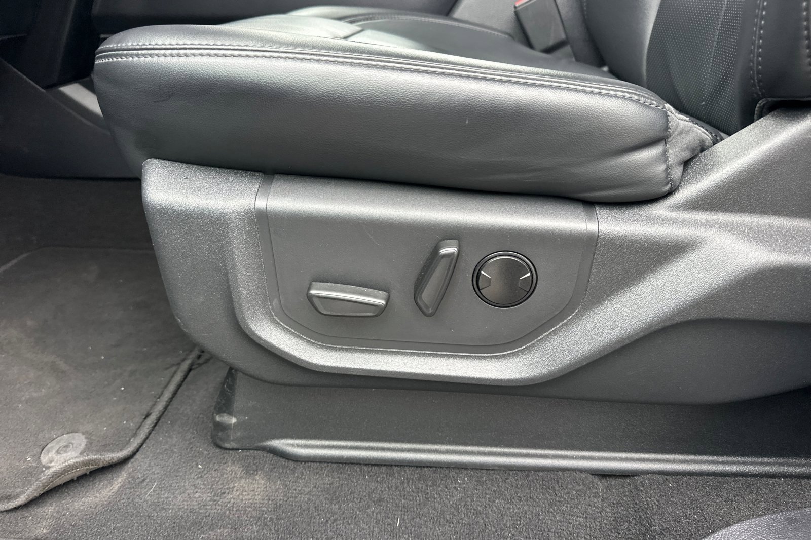 Used 2024 Ford Expedition Max XLT image 14